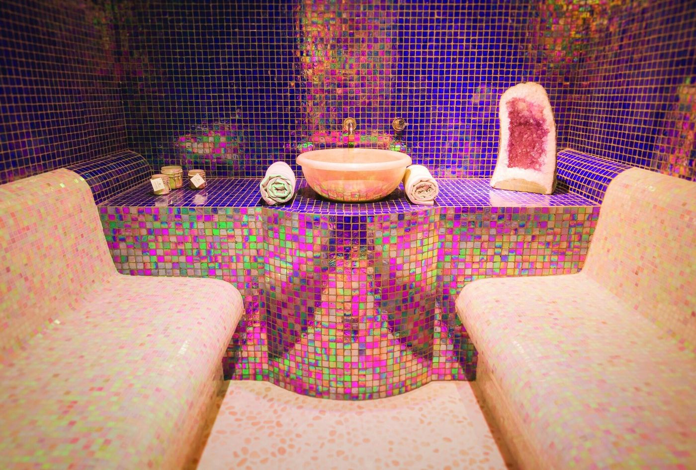 Boutique-Hotel-Miranda-Sports-and-Entertainment-32