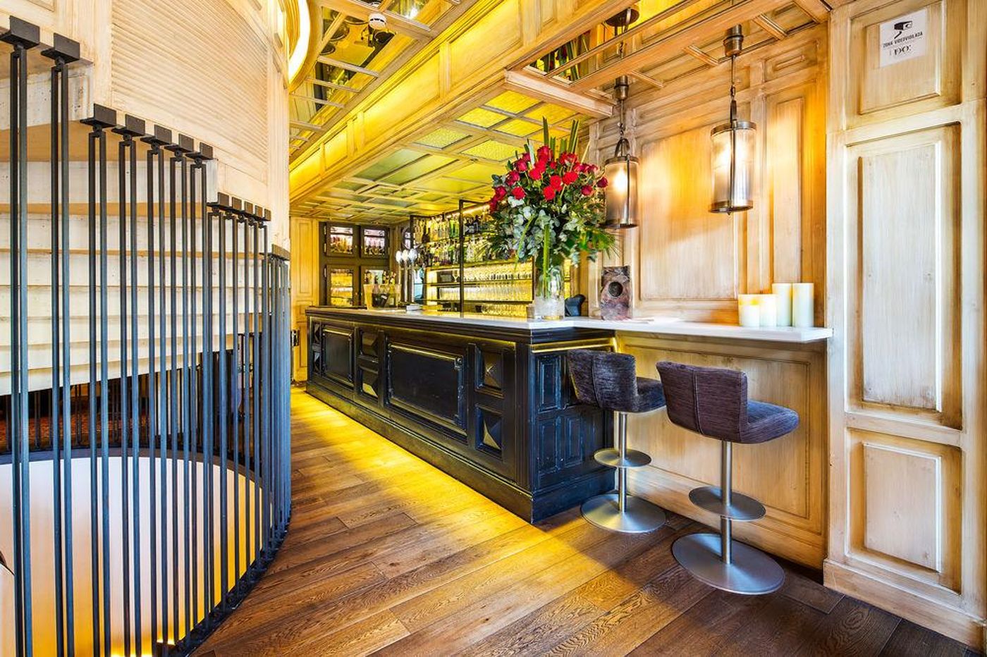 Do: Placa Reial-Spain-BARCELONA-General view-9