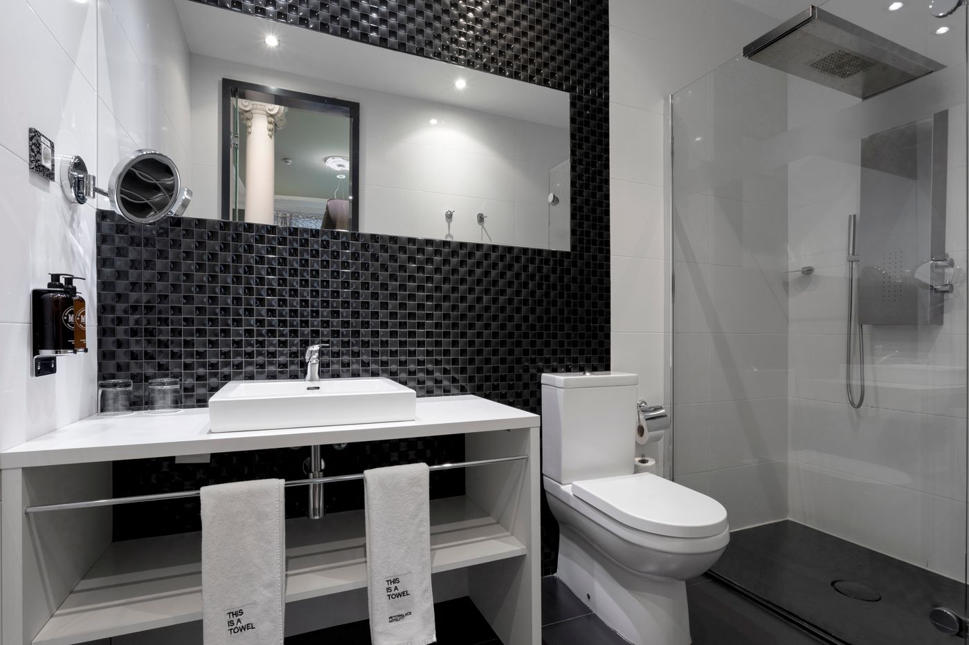Petit-Palace-Lealtad-Plaza-Room-51