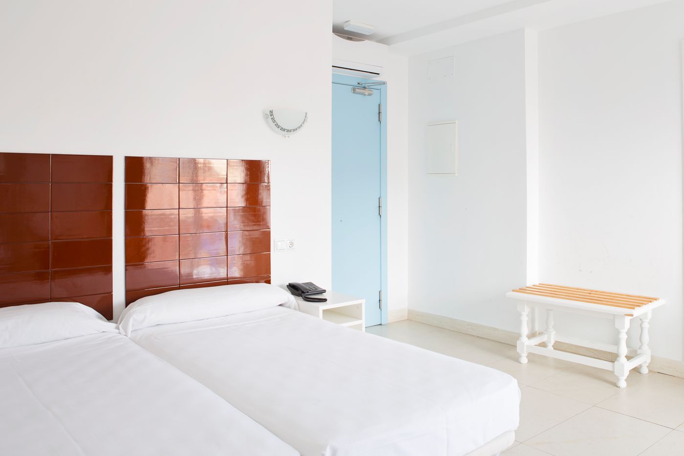 Malaga-Hotel-Eliseos-Room-16