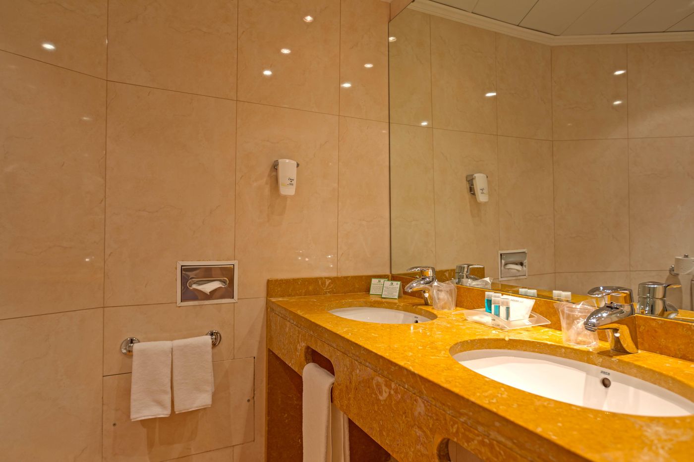 Holiday-Inn-Lisboa-Room-55