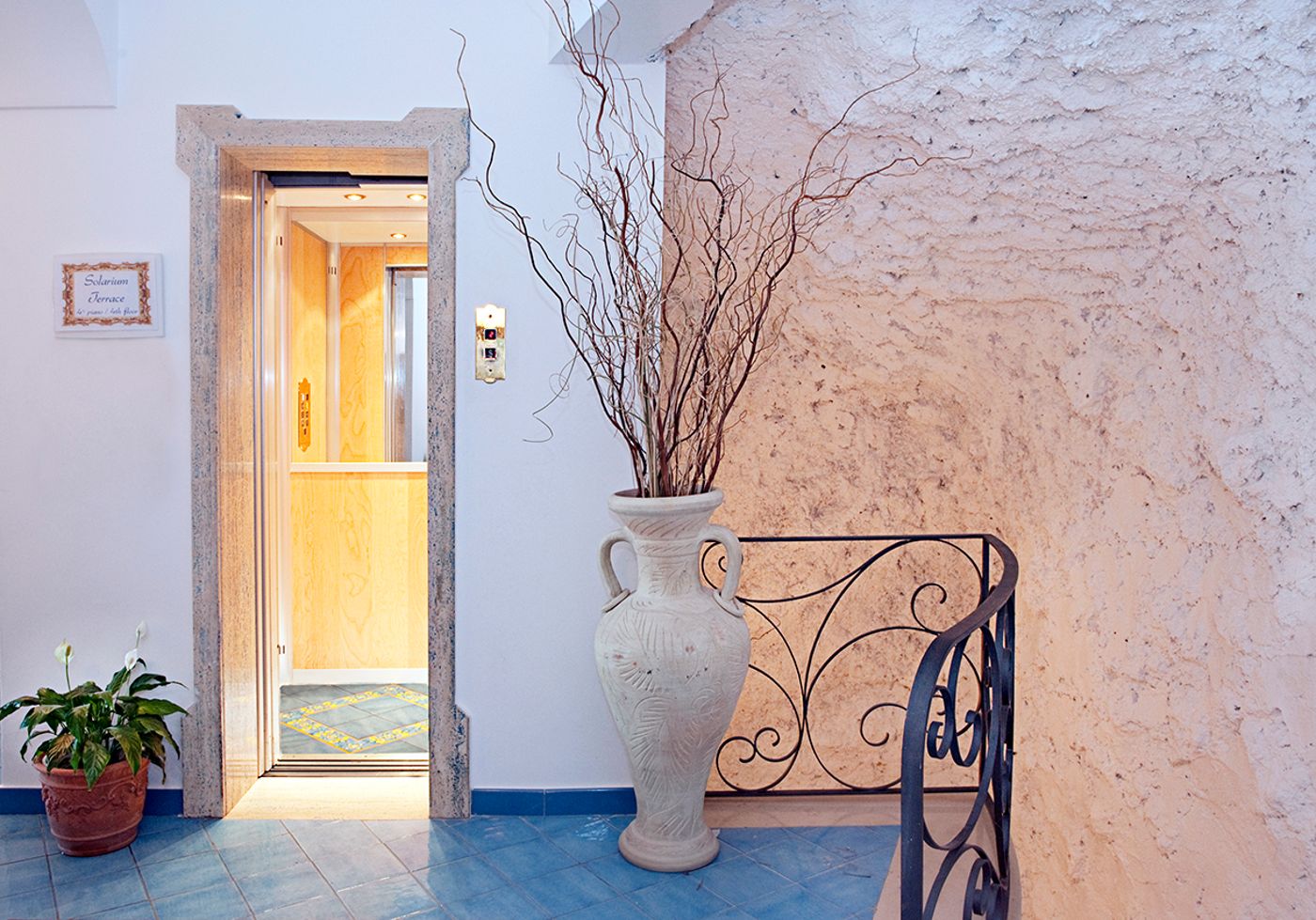 Hotel-Conca-D-Oro-Lobby-44