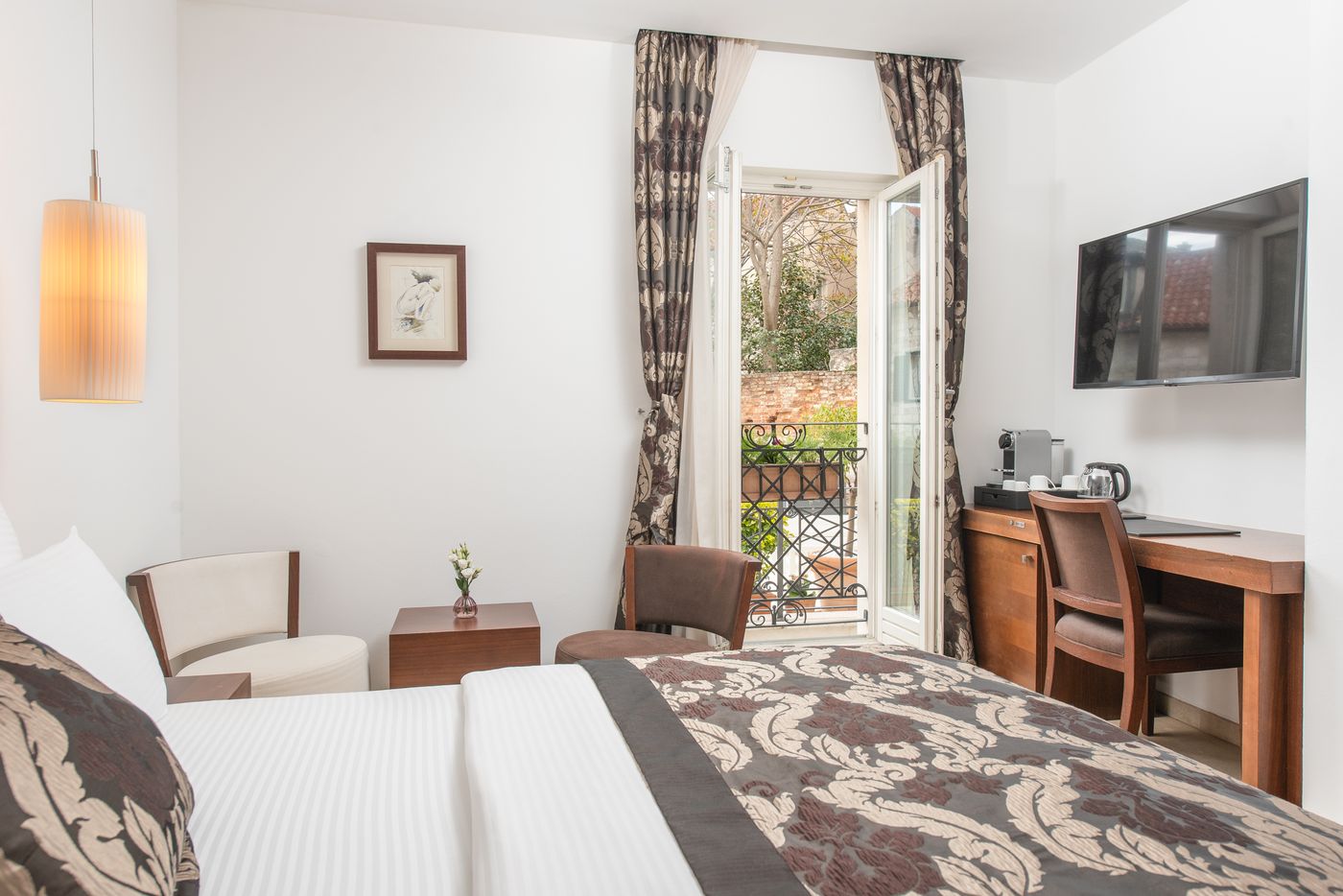 Hotel-Marmont-Heritage-Room-8