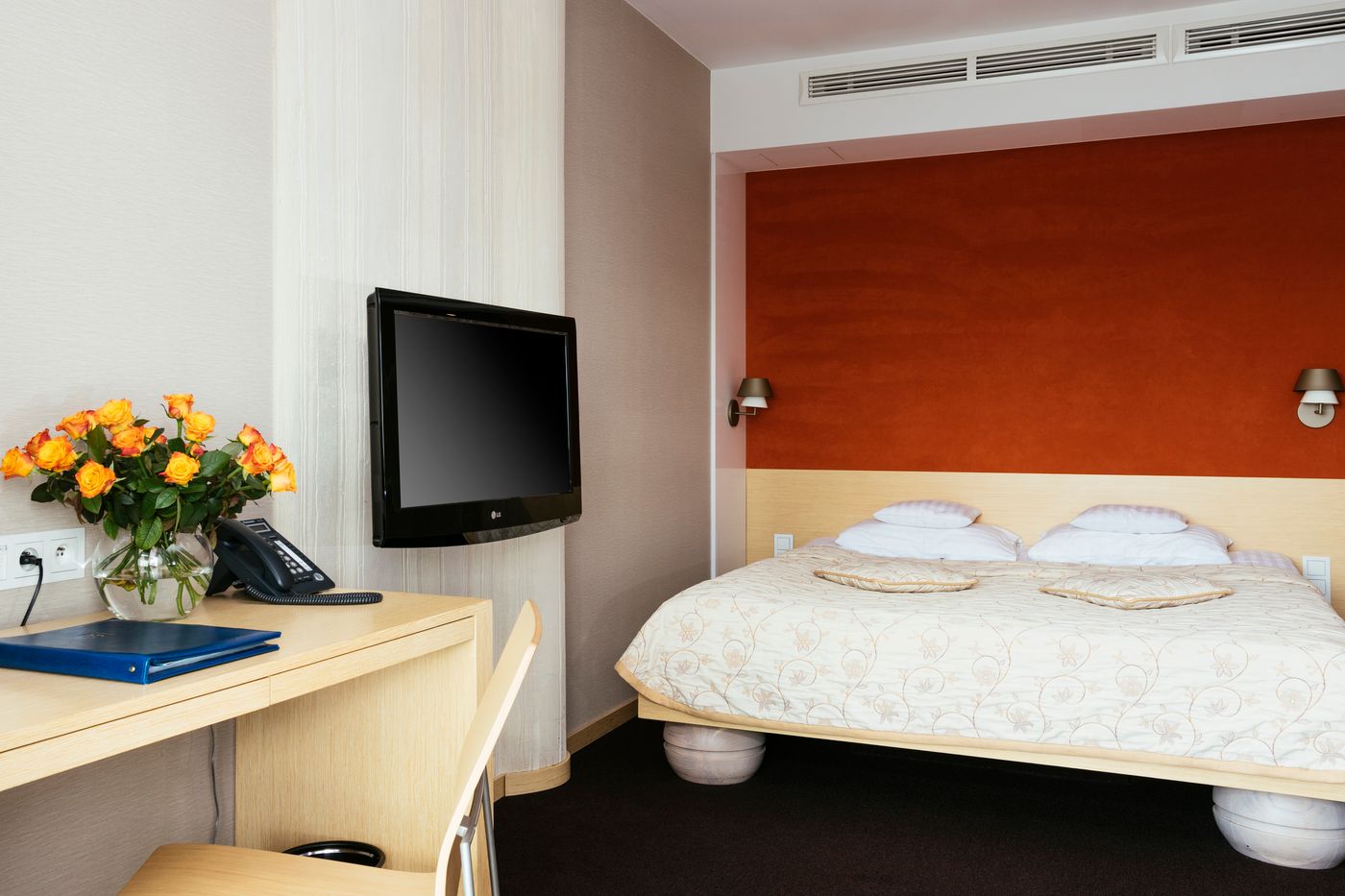 Hotel-Niebieski-Art-Hotel---Spa-Room-5