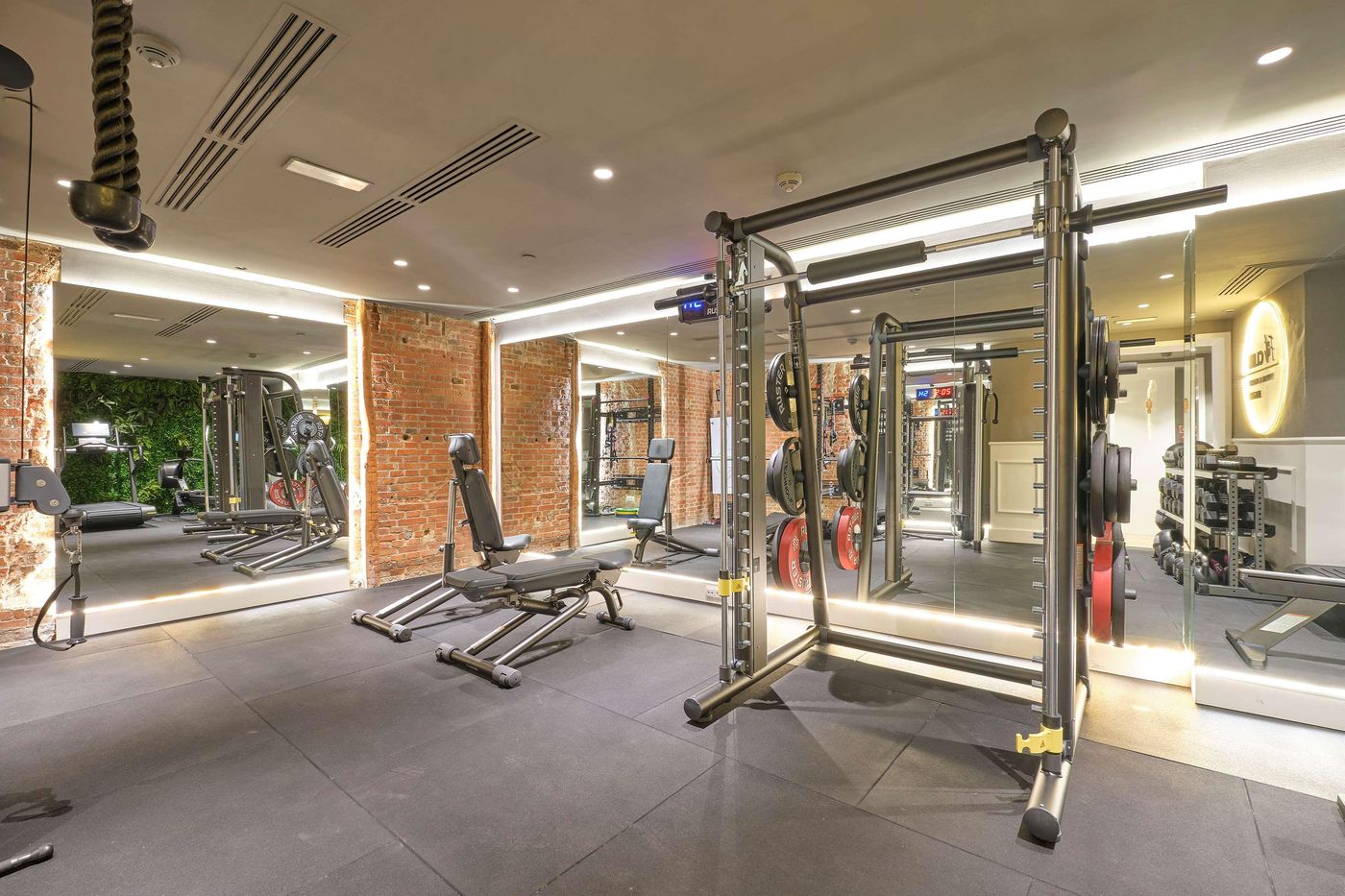 ME-Madrid-Reina-Victoria-Sports-and-Entertainment-65