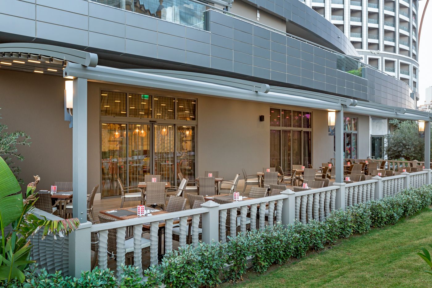 Royal-Seginus-Restaurant-17