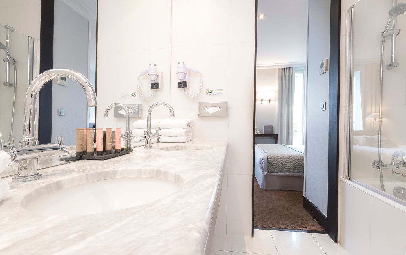 Montfleuri-Arc-de-Triomphe-Room-37