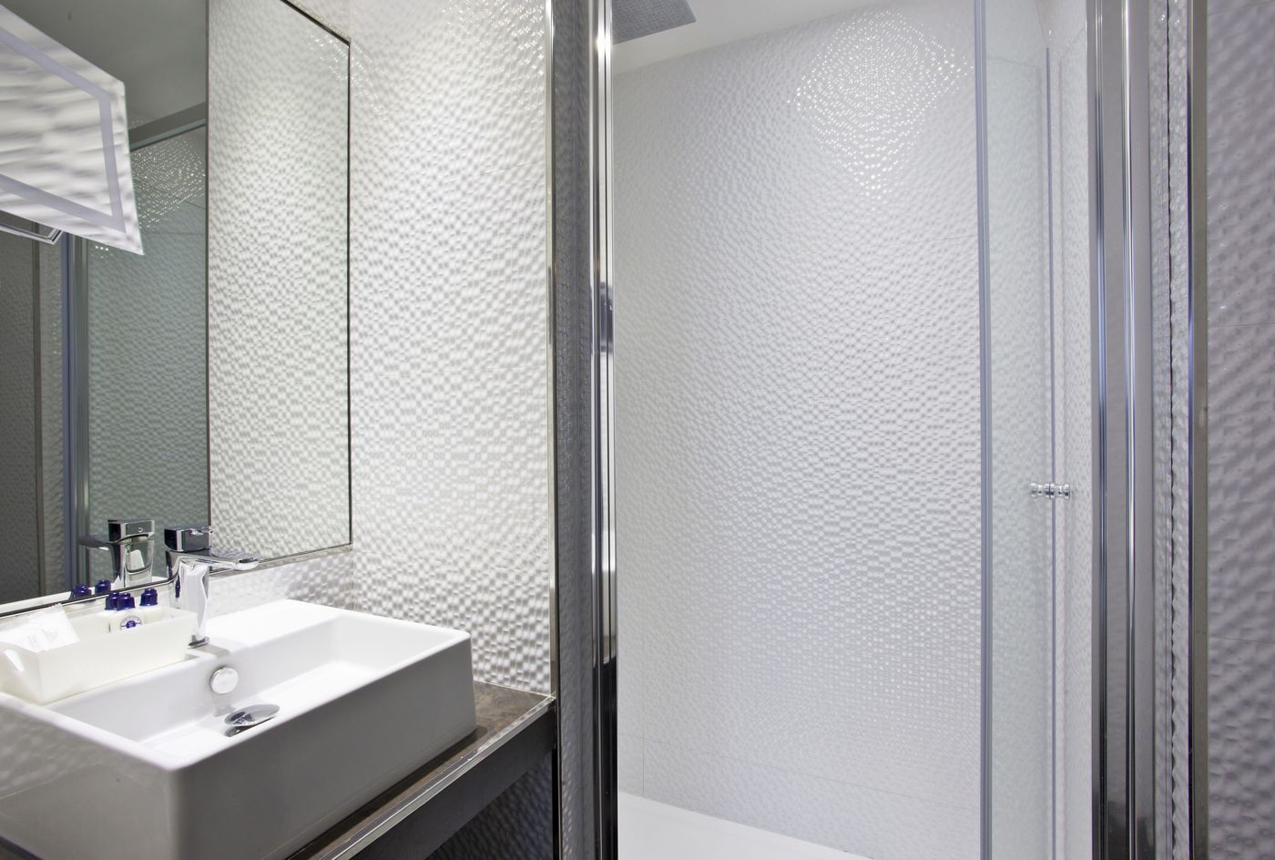 Best-Western-Nouvel-Orleans-Montparnasse-Room-26