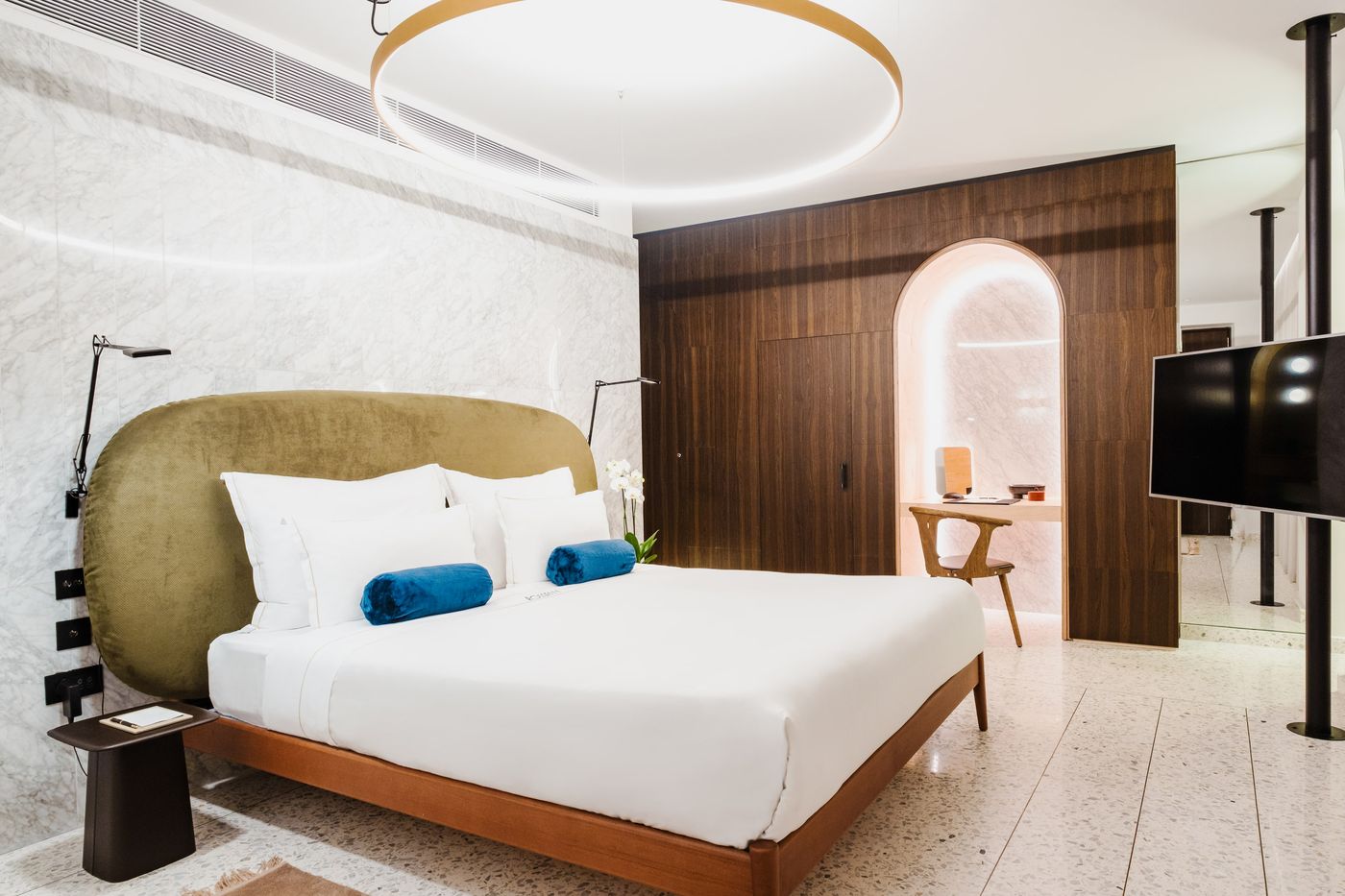 Rosselli-Ax-Privilege-Room-16