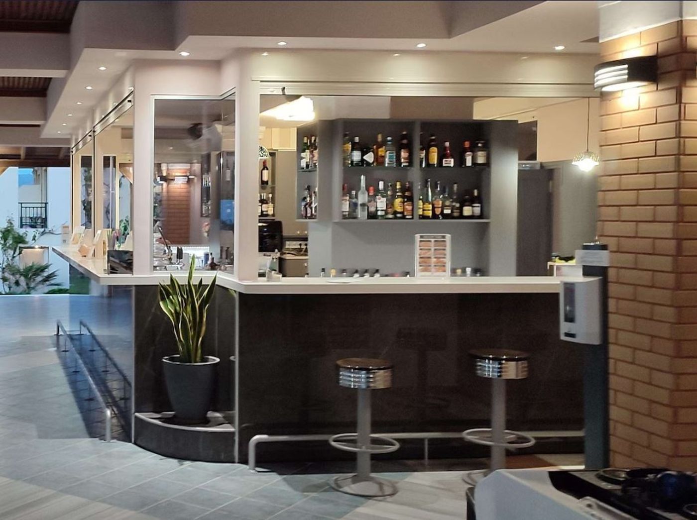 Hydramis-Palace-Beach-Resort-Bar-75