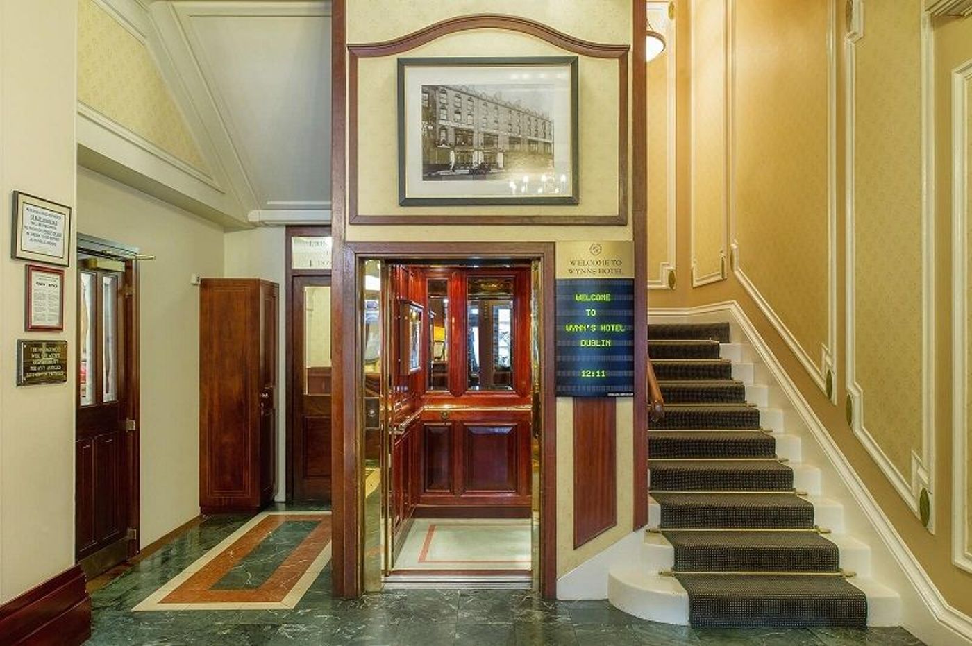 Wynn' s-Ireland-DUBLIN-Lobby-4
