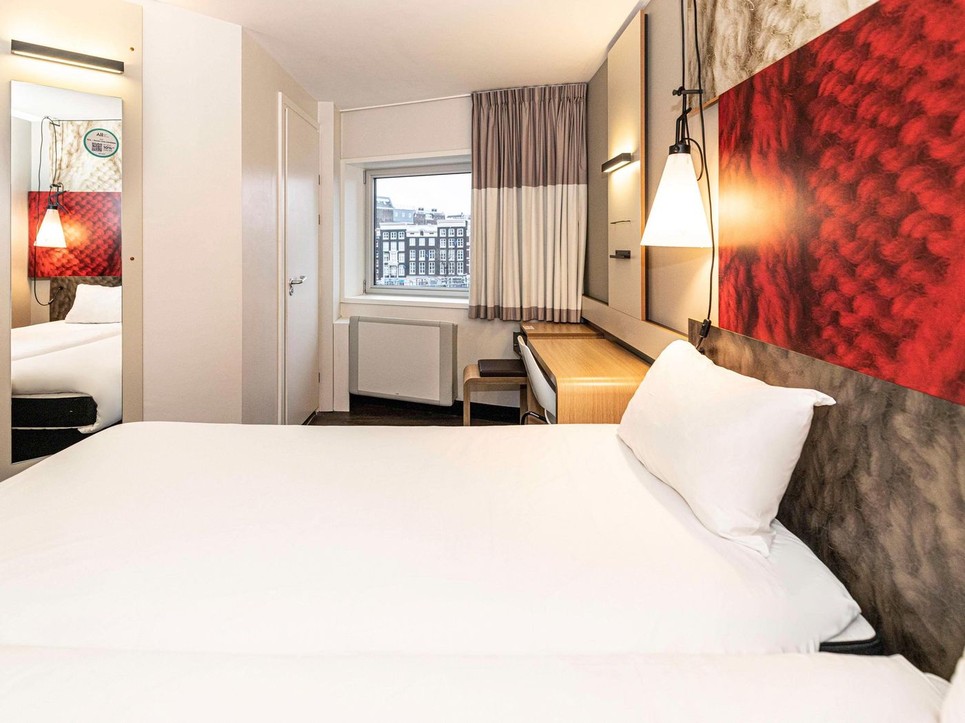 ibis-Amsterdam-Centre-Room-35