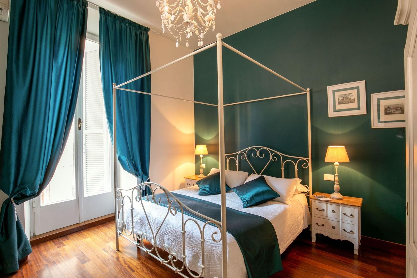 Avignonesi-Suites---Daplace-Collection-Room-2