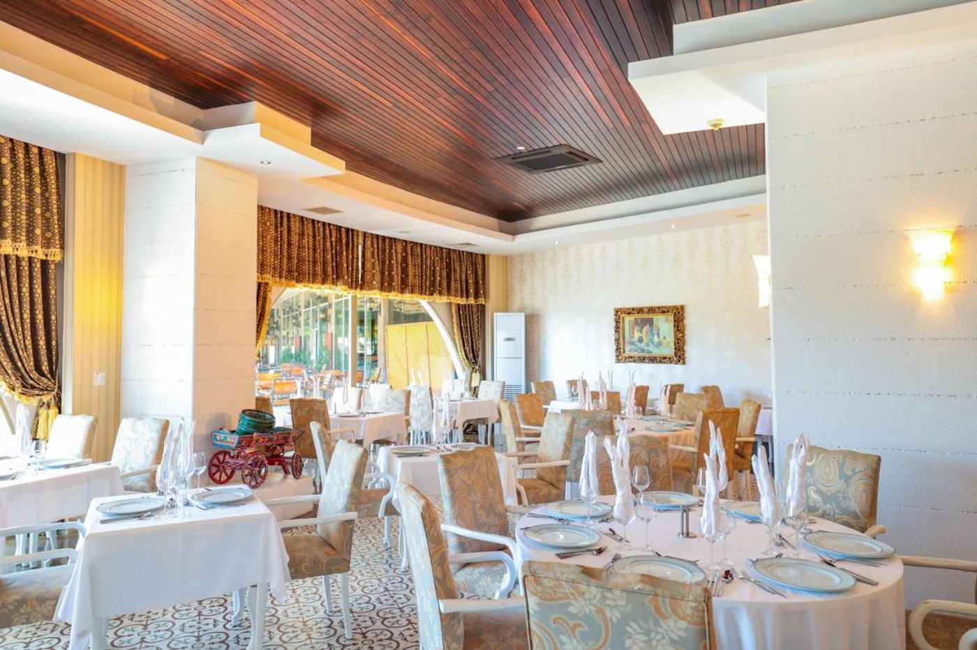 Crystal-Prestige-Elite-Restaurant-35