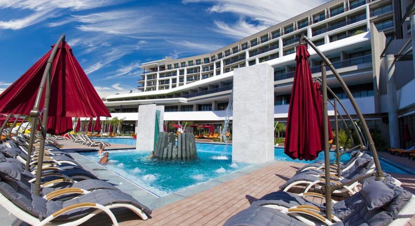 The-Sense-De-Luxe-Hotel-Pool-3