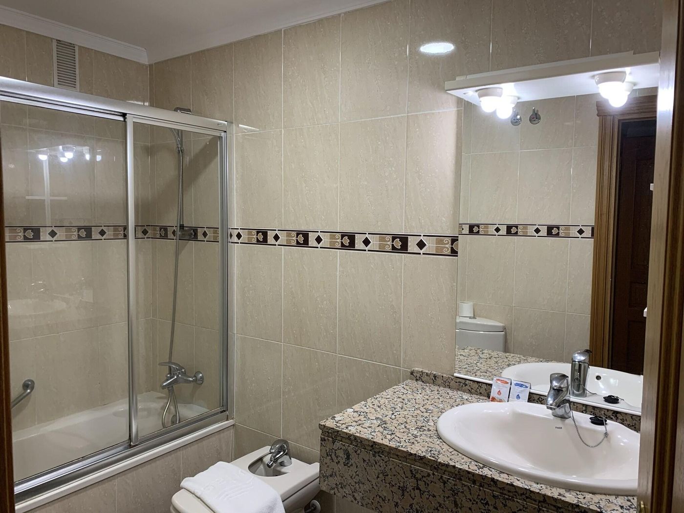 Apartamentos-Nuria-Sol-Room-28