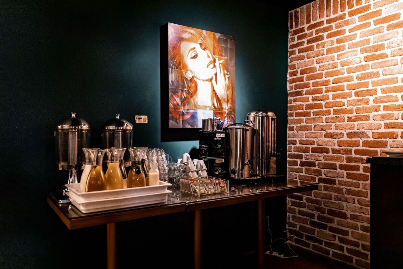 Ambassador-City-Centre-Hotel-Restaurant-10