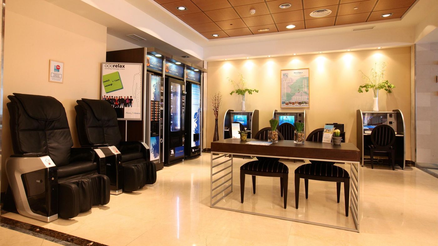 Pierre---Vacances-Benalmadena-Principe-Lobby-23