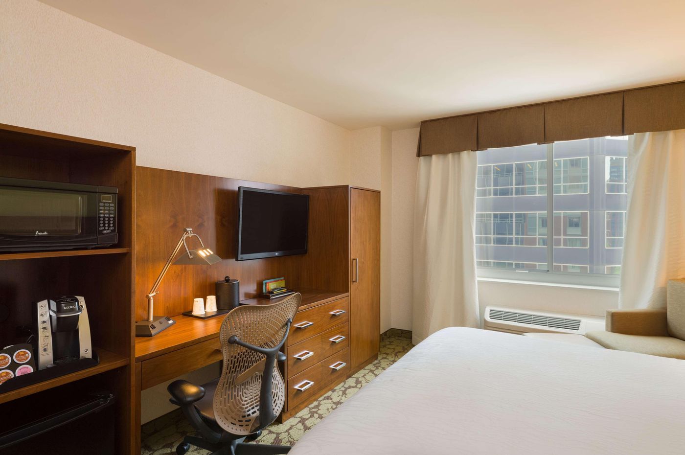 Hilton-Garden-Inn-Midtown-East-Room-6