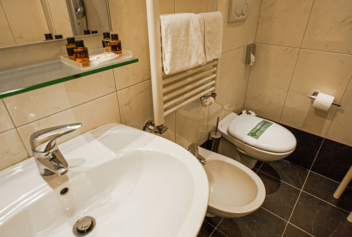 Viktoria-Palace-Room-26