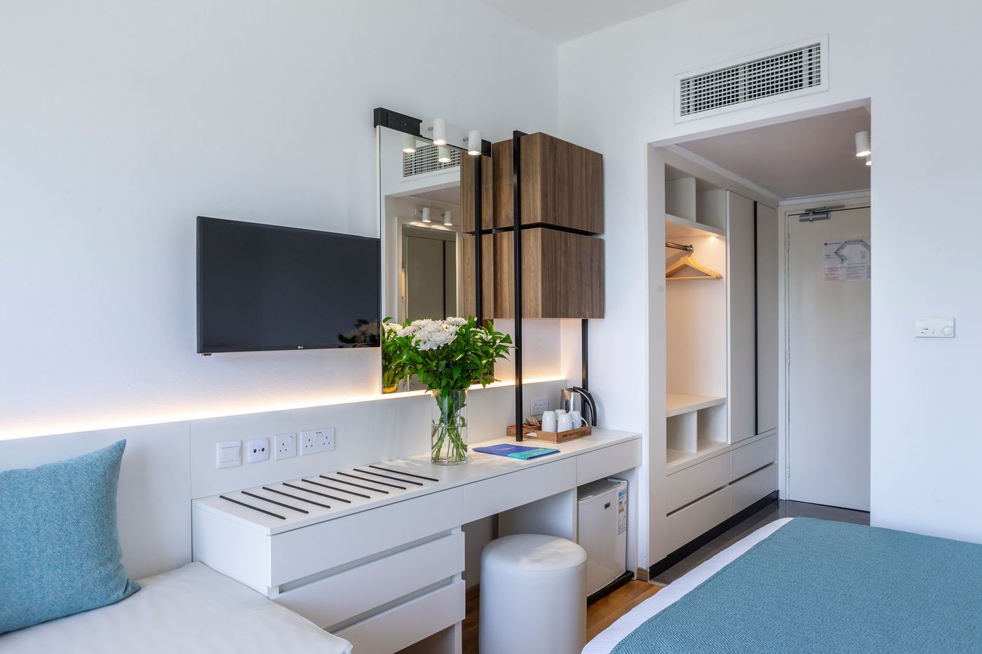 Louis-Phaethon-Beach-Room-28