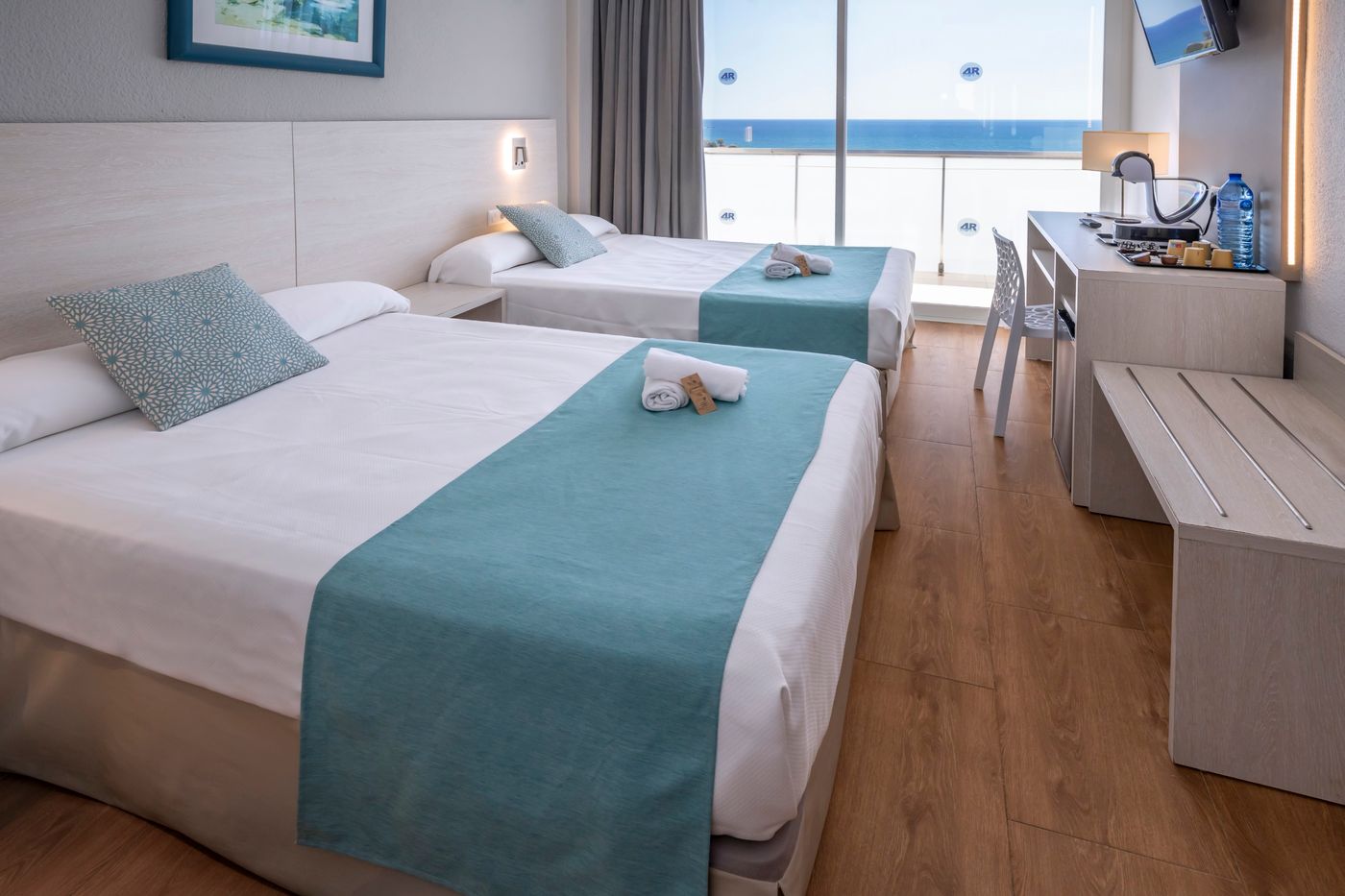 4R-Salou-Park-Resort-I-Room-19