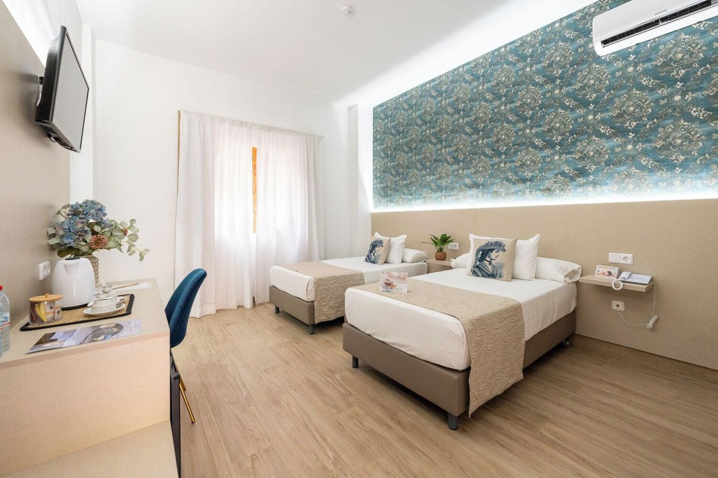 Hotel-Plaza-del-Castillo-Room-19