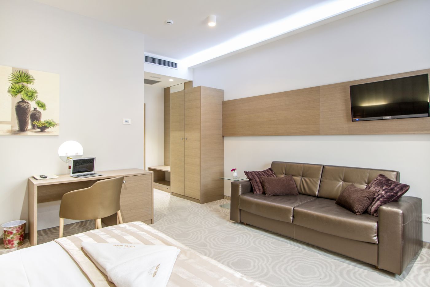 Royal Airport-Croatia-ZAGREB - VELIKA GORICA-Room-7