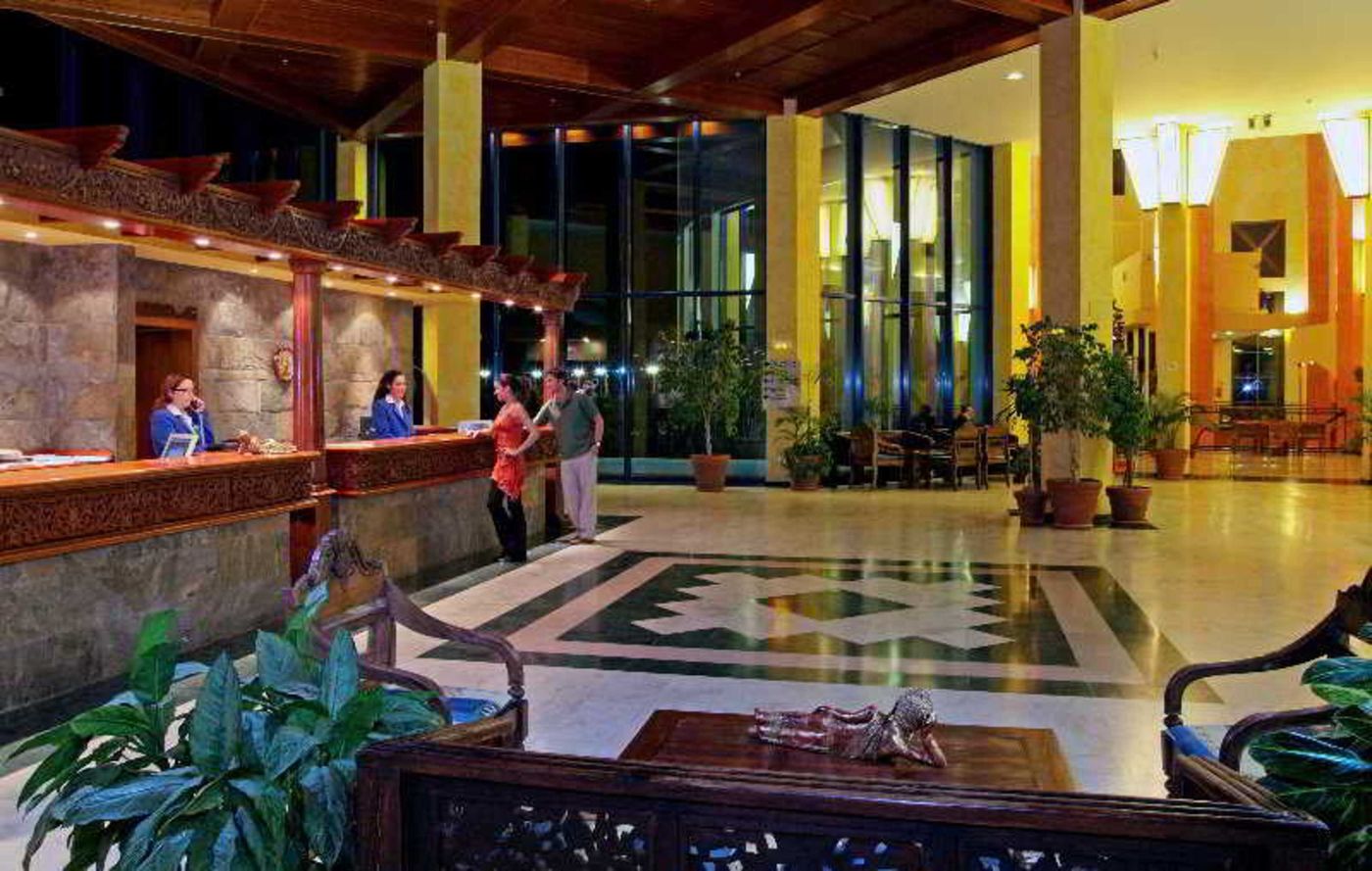 Sandos-Papagayo-Lobby-43