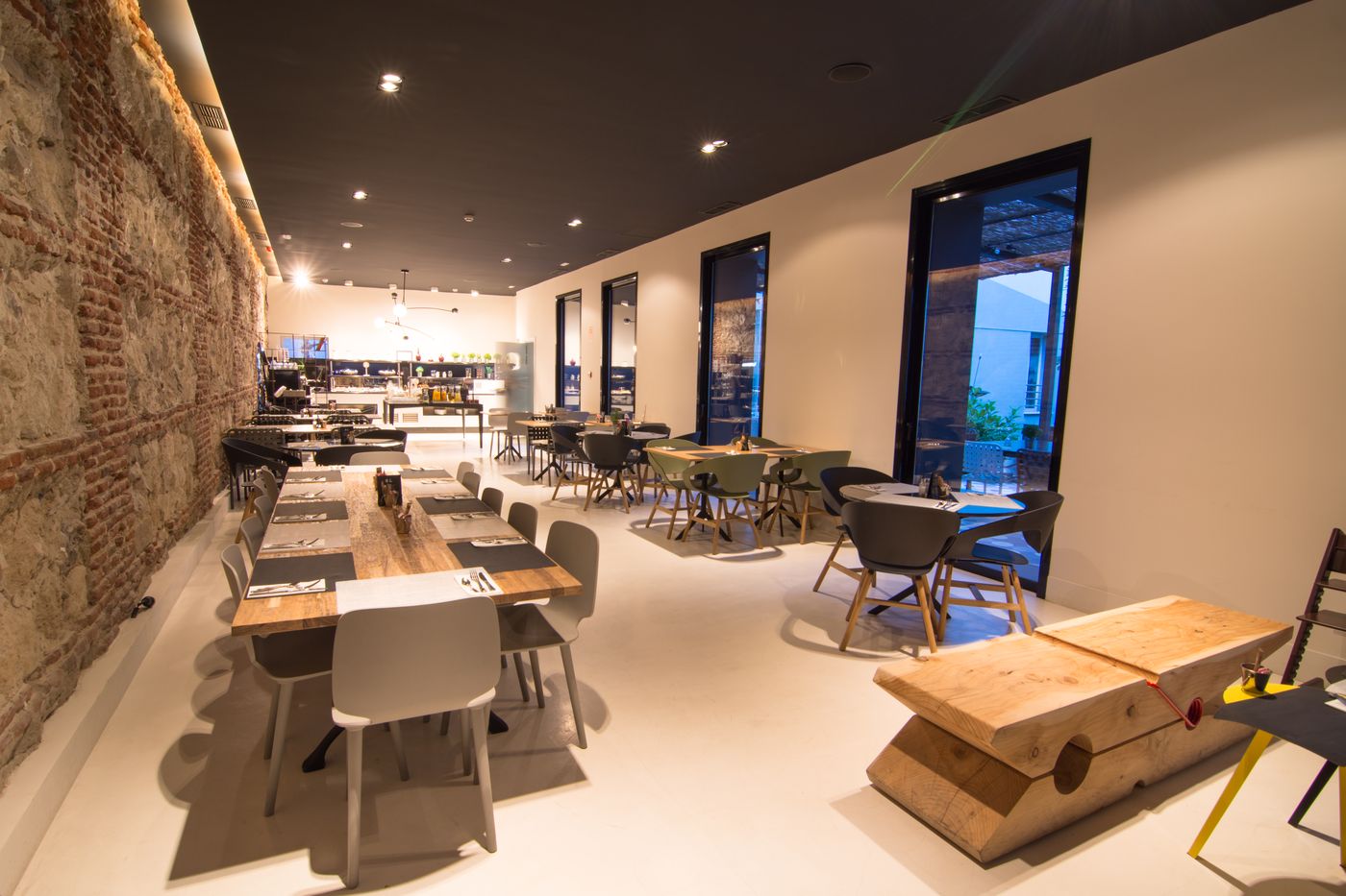 Petit-Palace-Santa-Barbara-Restaurant-13