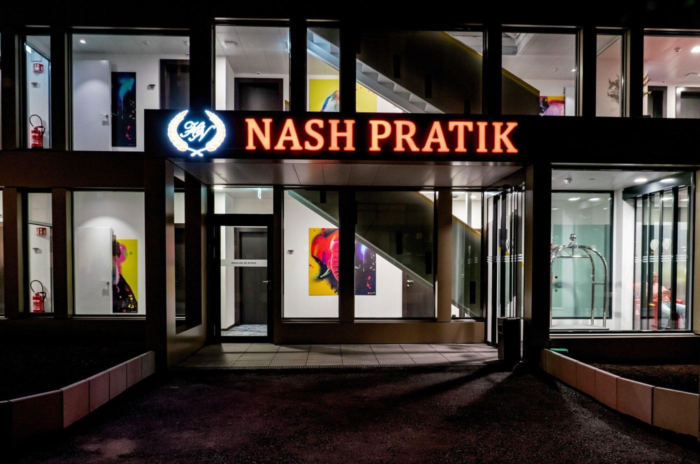 Nash-Pratik-Hotel-Lobby-4