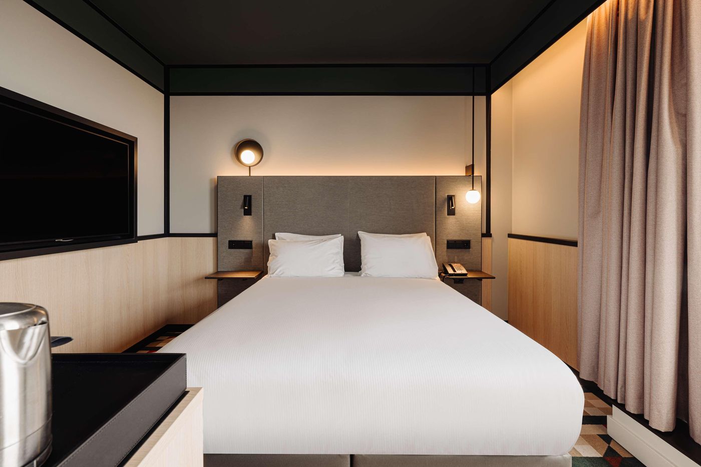 DoubleTree-by-Hilton-Amsterdam-Centraal-Station-Room-62