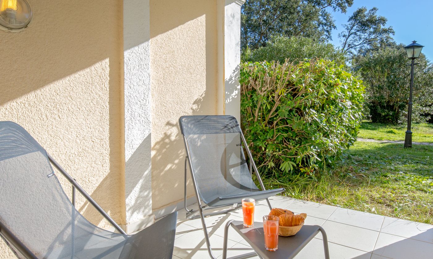 SOWELL-Family-Port-Grimaud-Room-25