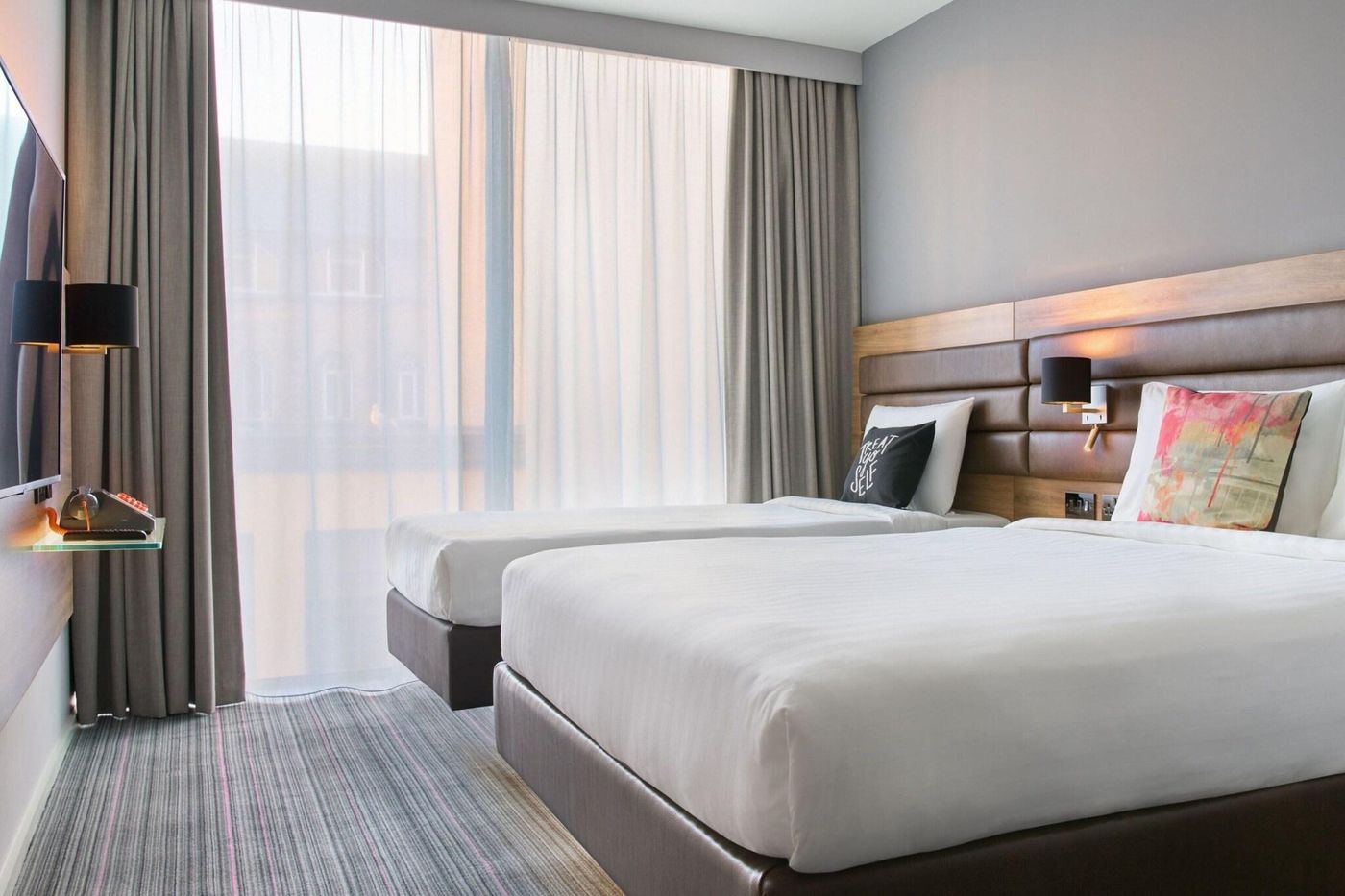 Moxy-Dublin-City-Room-28