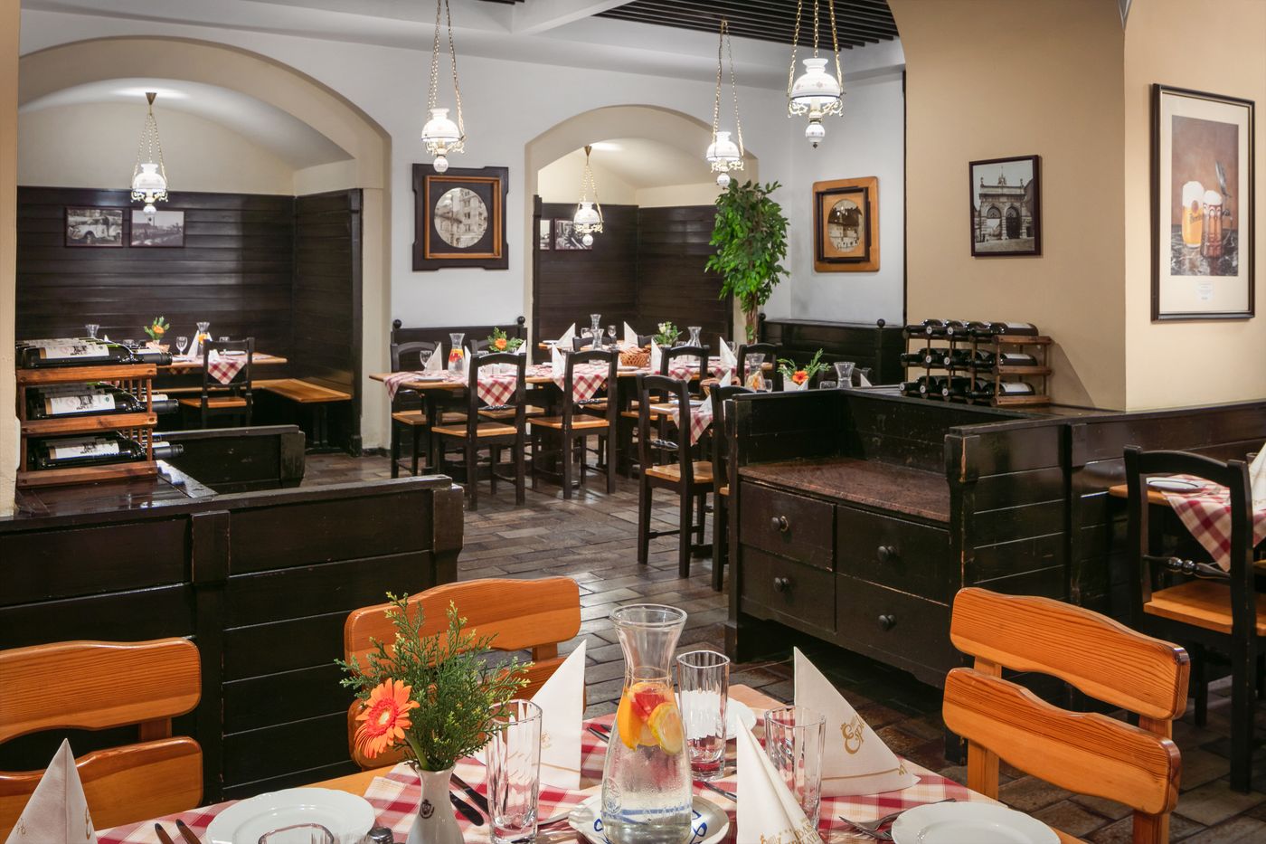 Ambassador-Zlat-----Husa-Restaurant-47