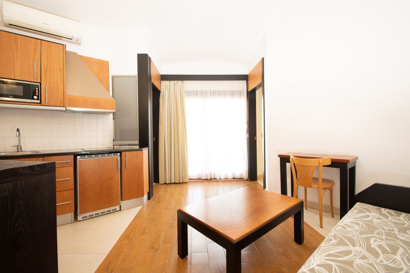 19.08.25 HL Miraflor Suites