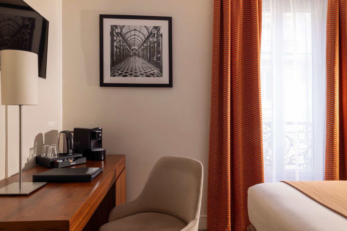 Hotel-Elysees-Bassano-Room-31