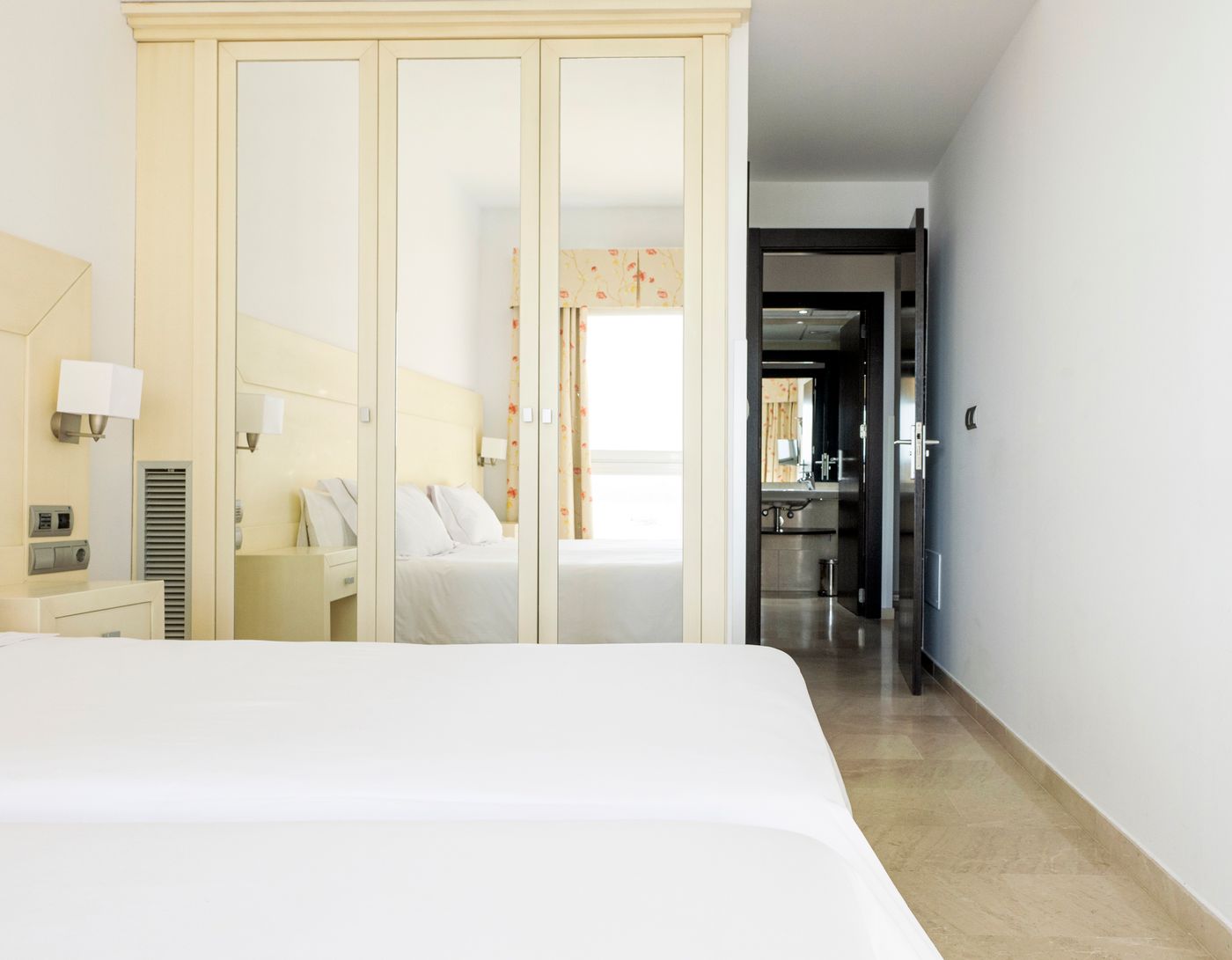 Puerto-Juan-Montiel-Spa-and-Base-N----utica-Room-32