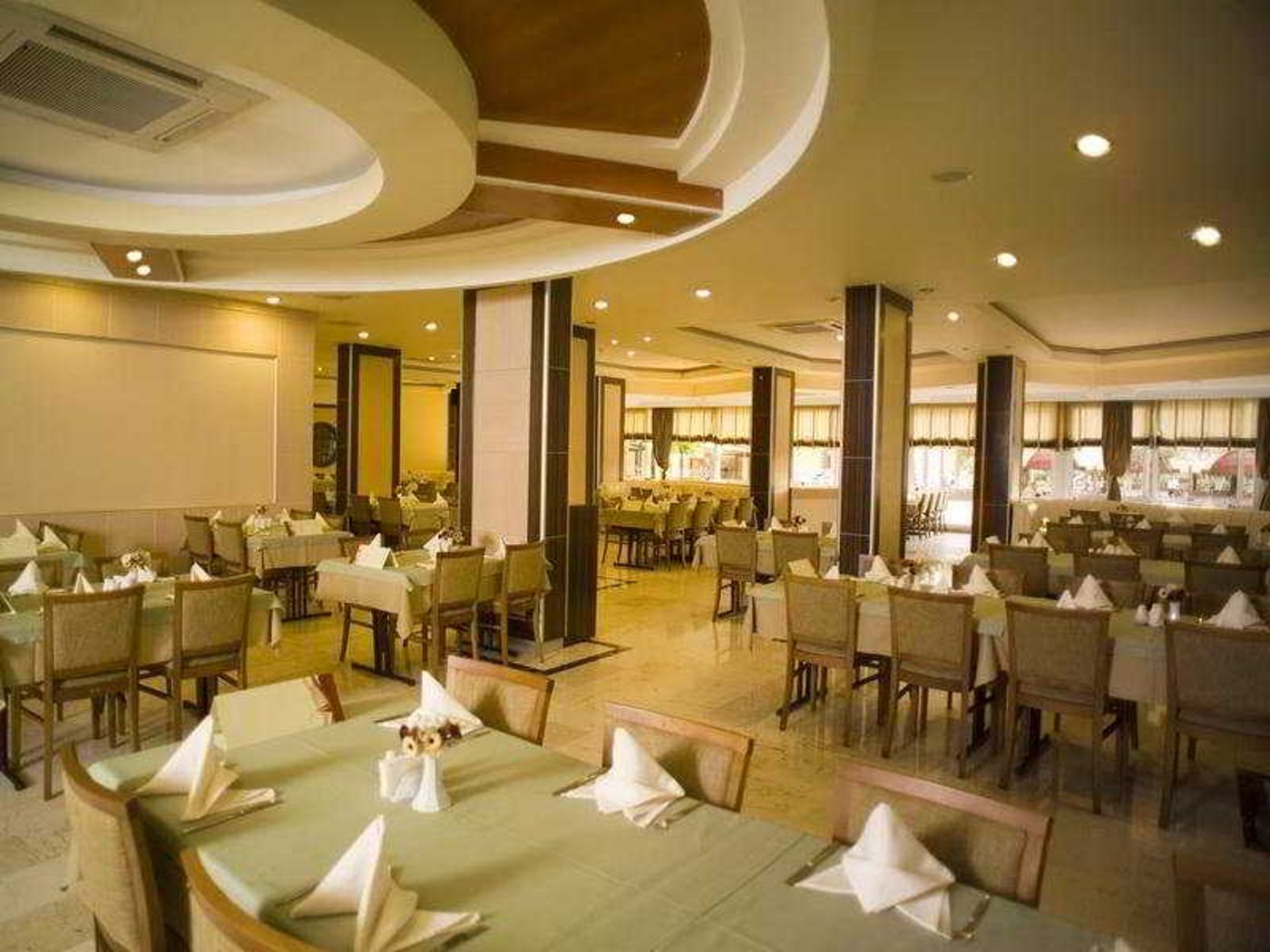 Riviera-Hotel-Restaurant-13