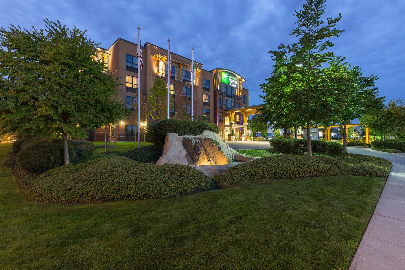 Holiday-Inn-Express---Suites-Riverport-General-view-1