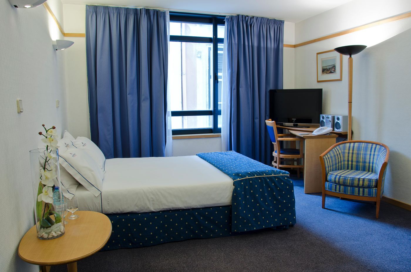 VIP-Executive-Suites-Eden-Room-15