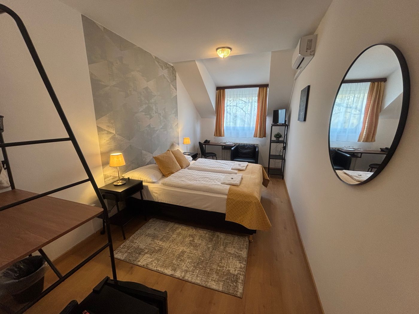 Gloria-Budapest-City-Center-Room-22