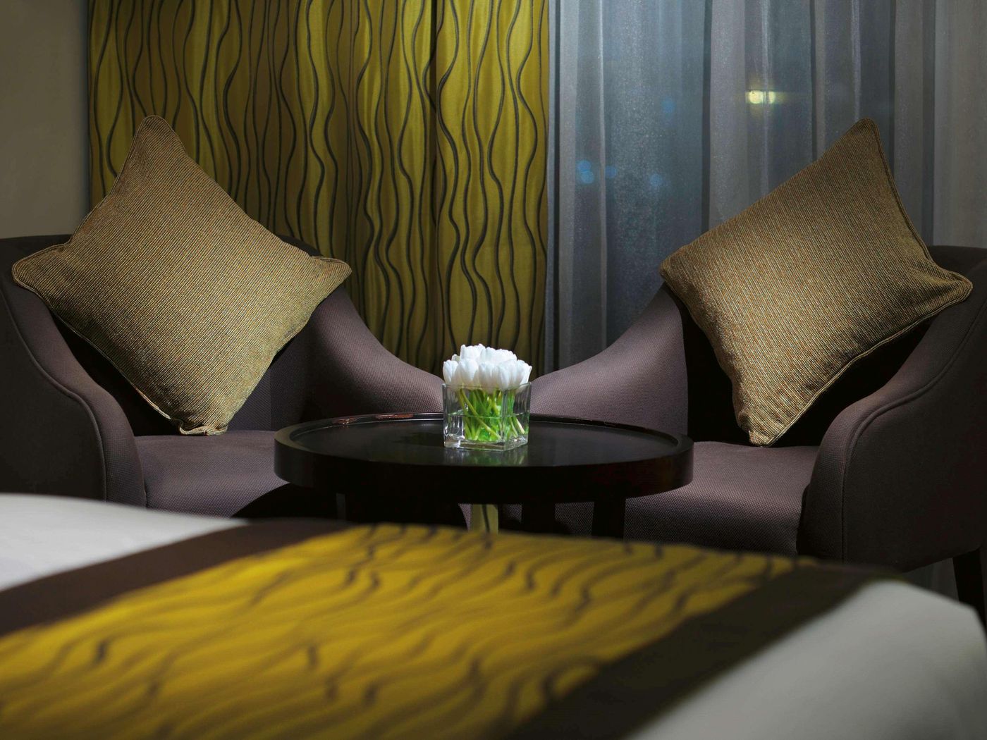 Movenpick-Hotel-Jumeirah-Lakes-Towers-Room-17