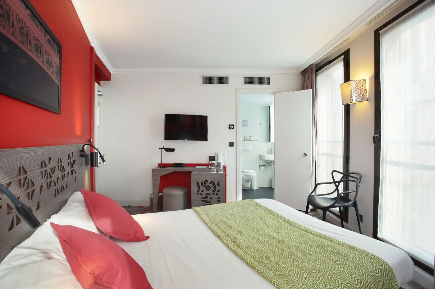 Hotel-Eiffel-Capitol-Room-16