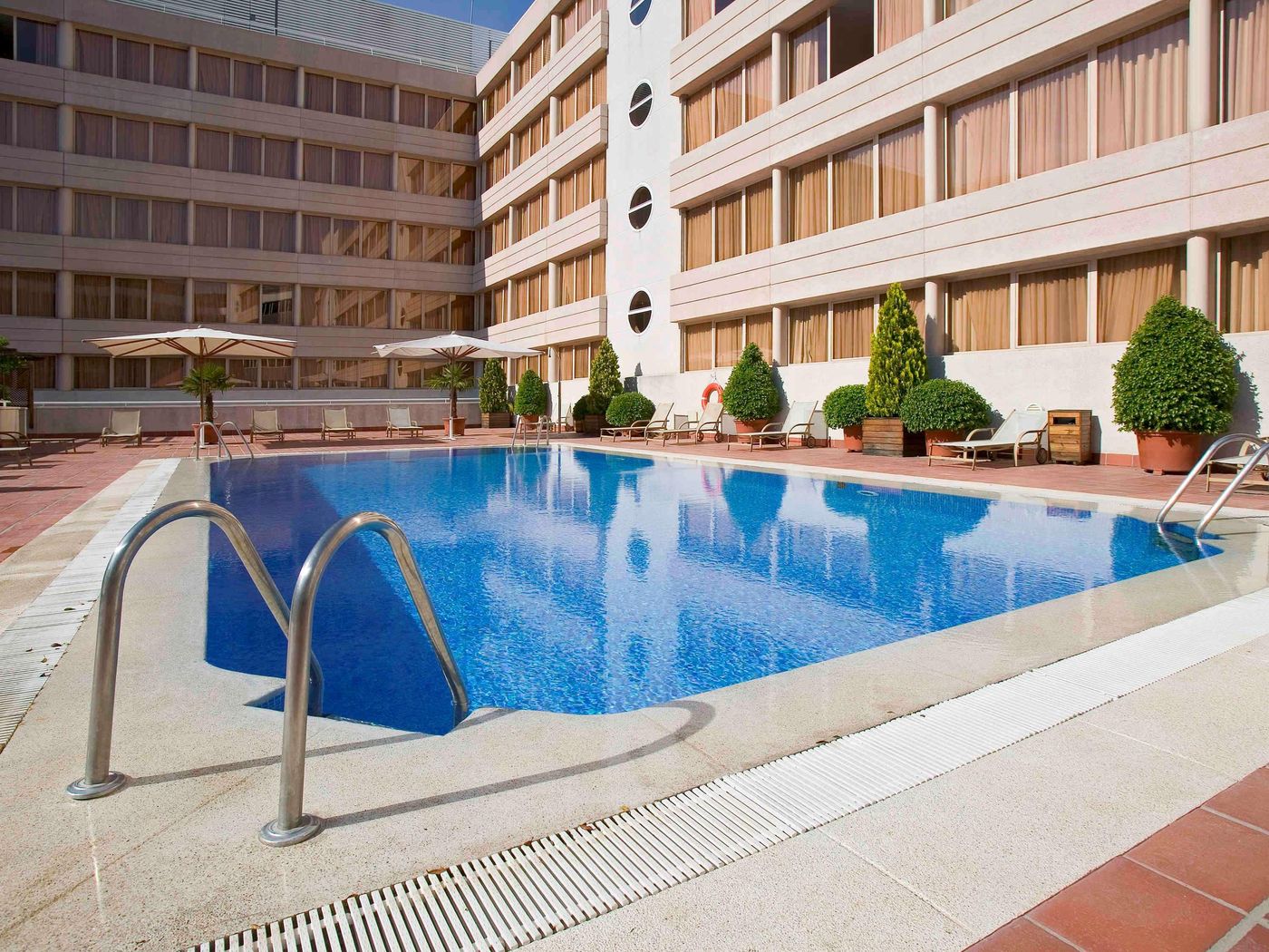 Novotel-Madrid-Campo-Naciones-Pool-1