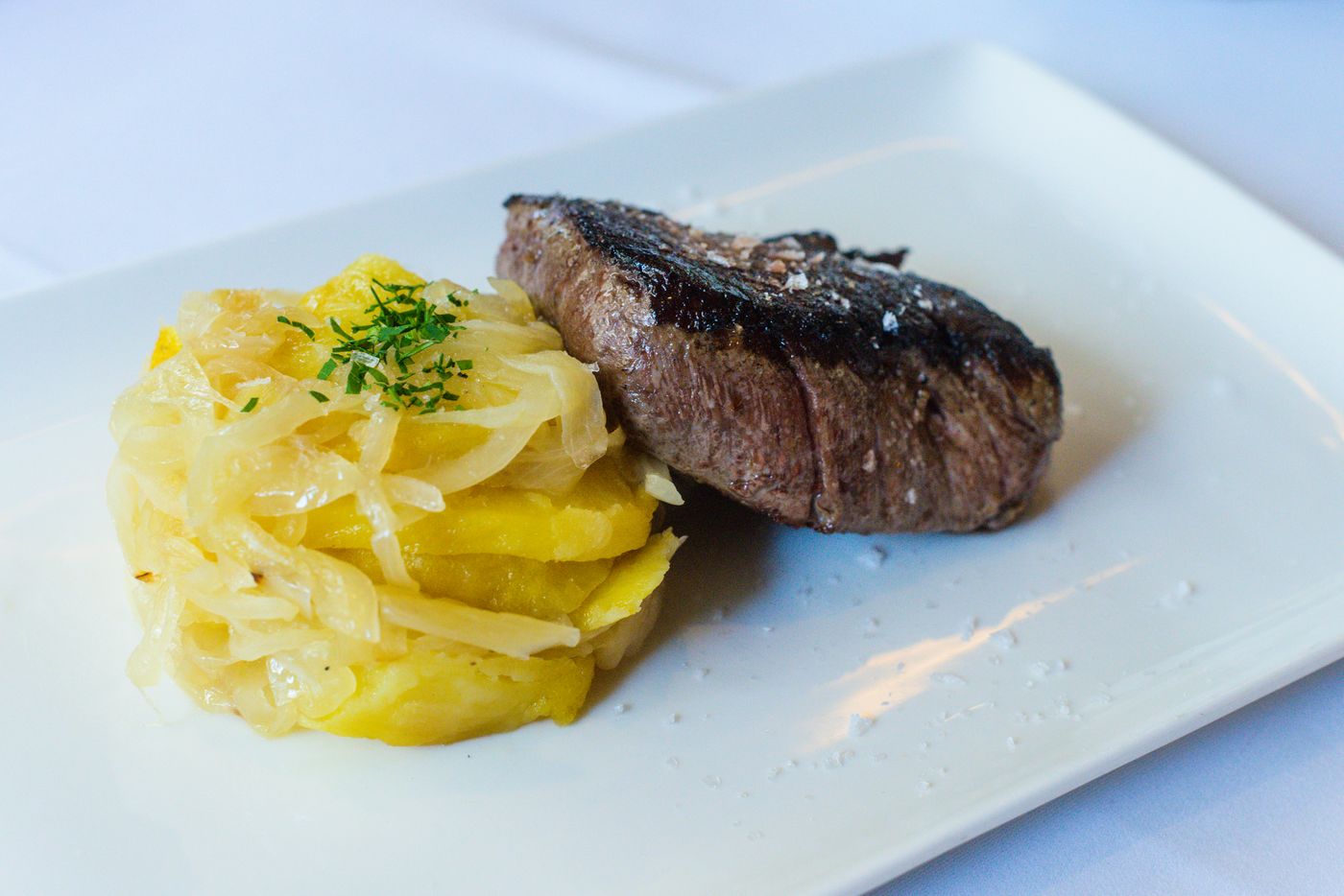 Monarque-Sultan-Restaurant-12