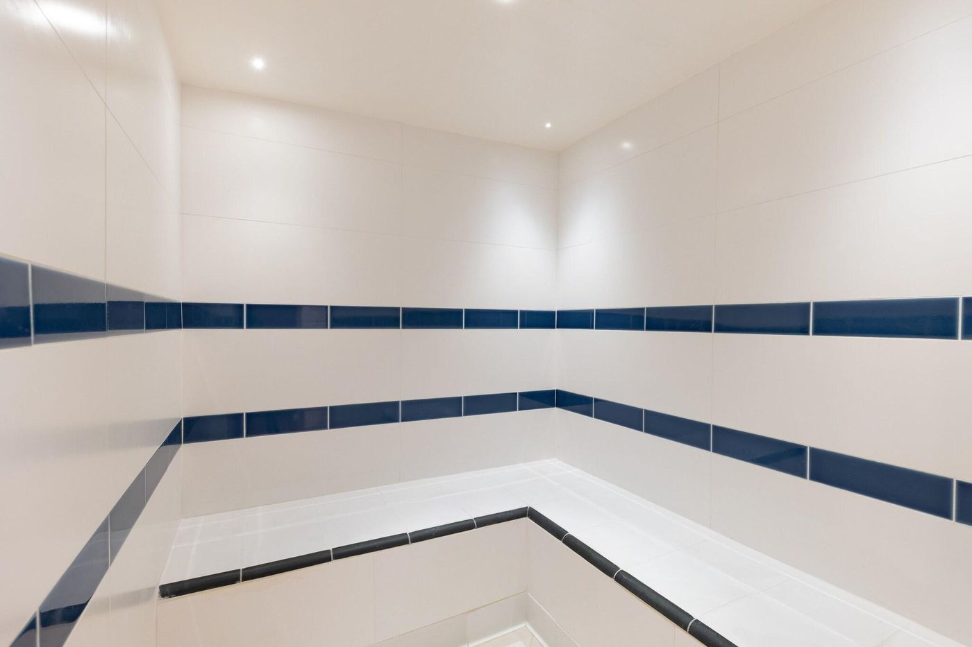 Disney-s-Hotel-New-York-Sports-and-Entertainment-27