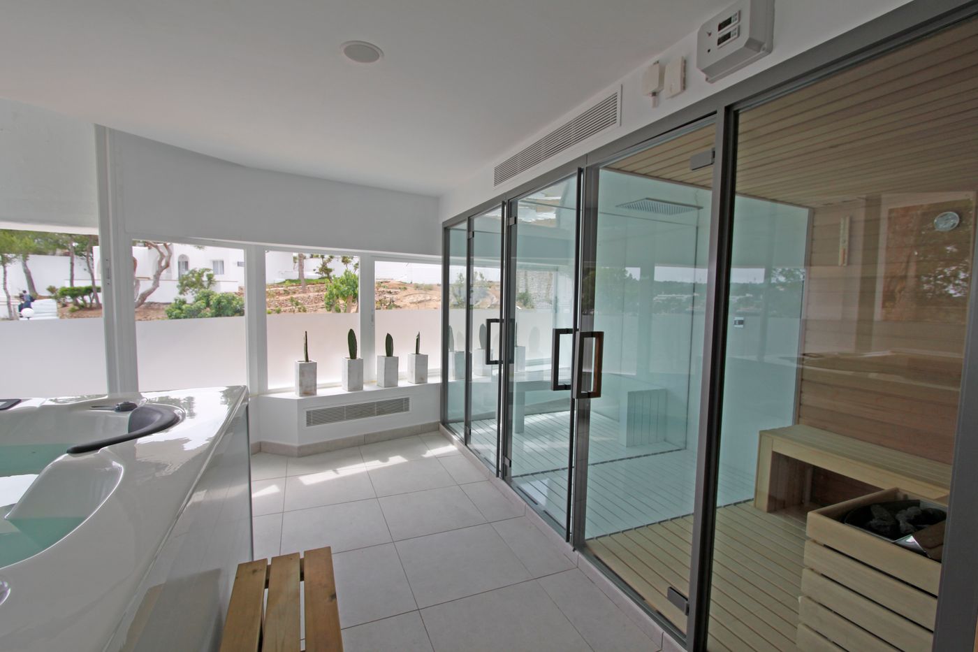 Portinatx-Beach-Club-Hotel-Sports-and-Entertainment-61