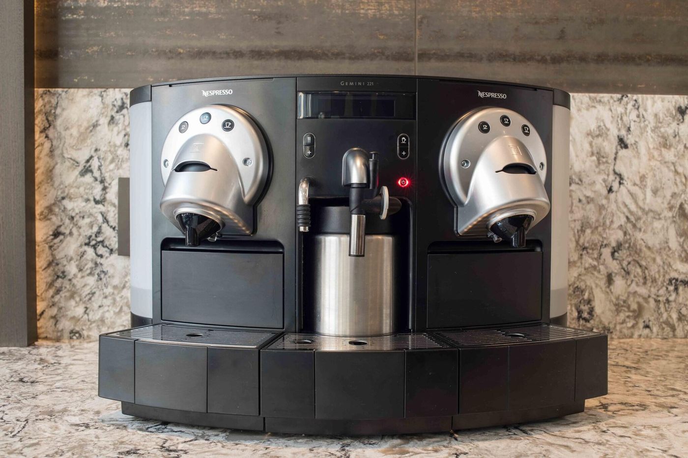 Ac-Hotel-By-Marriott-Boston-Cleveland-Circle-Restaurant-11