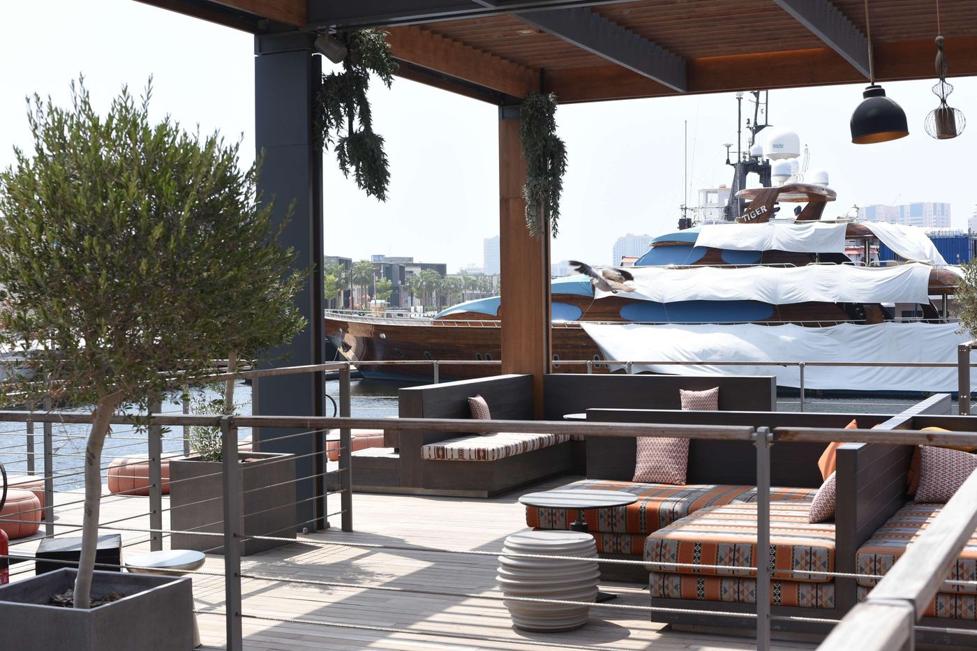 Canopy-by-Hilton-Dubai-Al-Seef-Restaurant-4